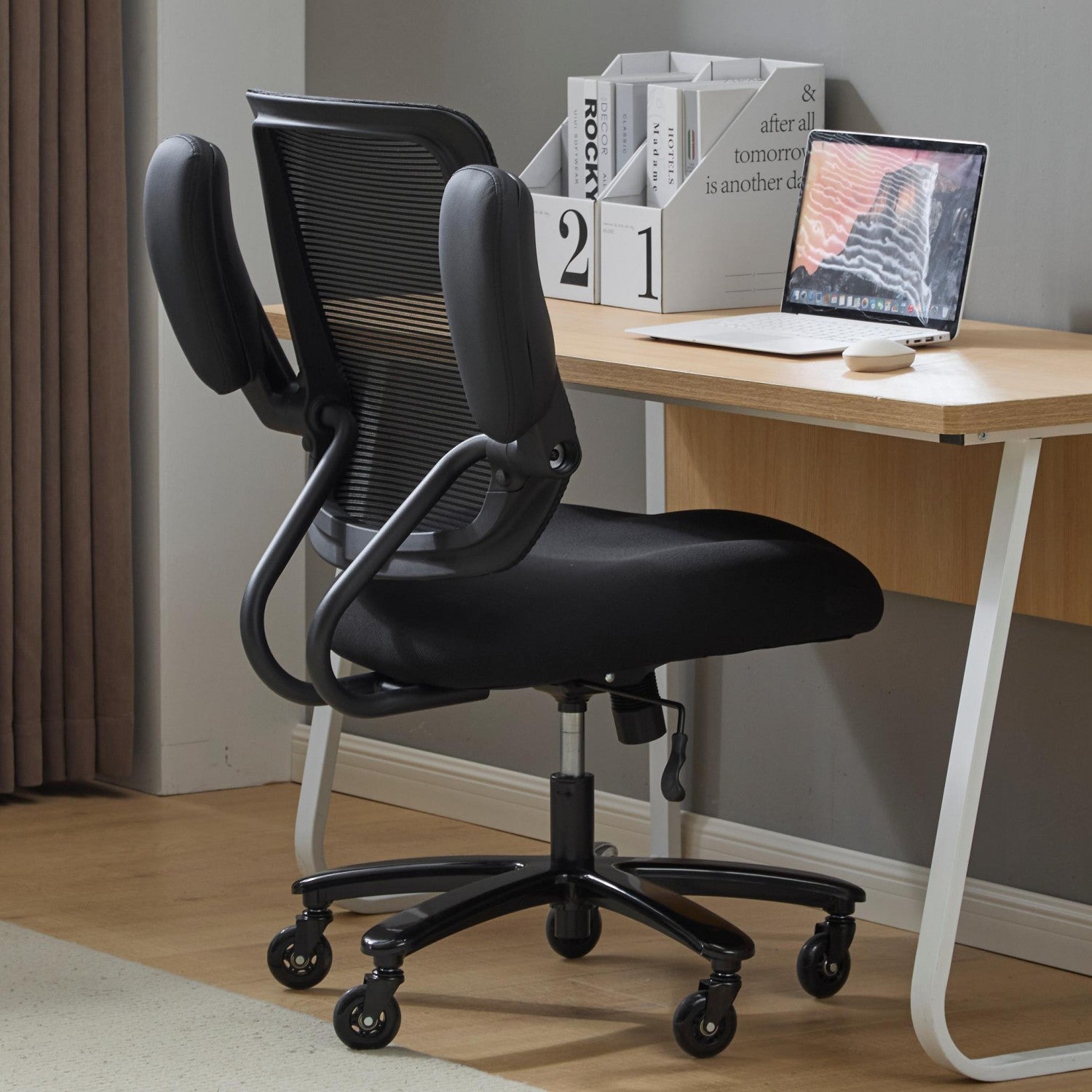 B1 Heavy Duty Chair 500lbs with Flip Armrests