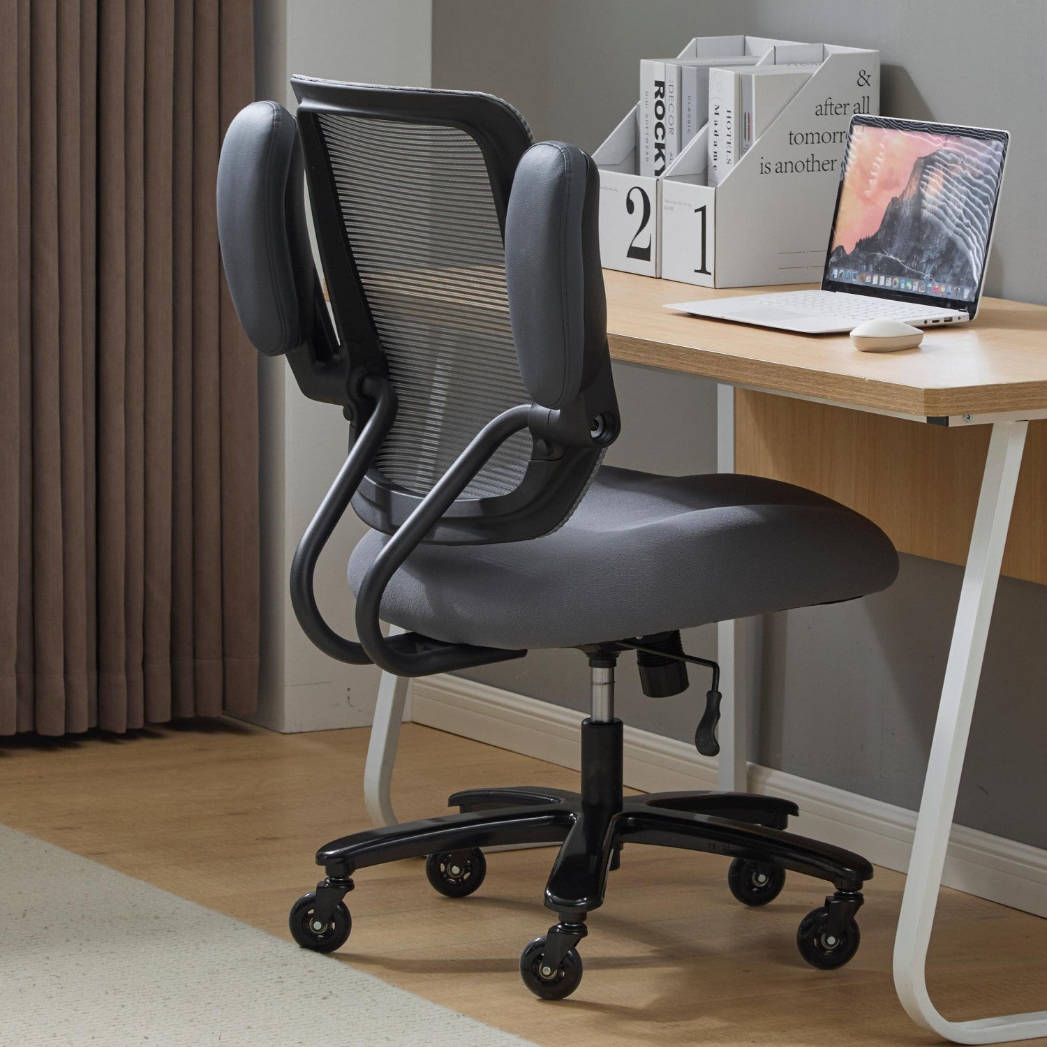 B1 Heavy Duty Chair 500lbs with Flip Armrests