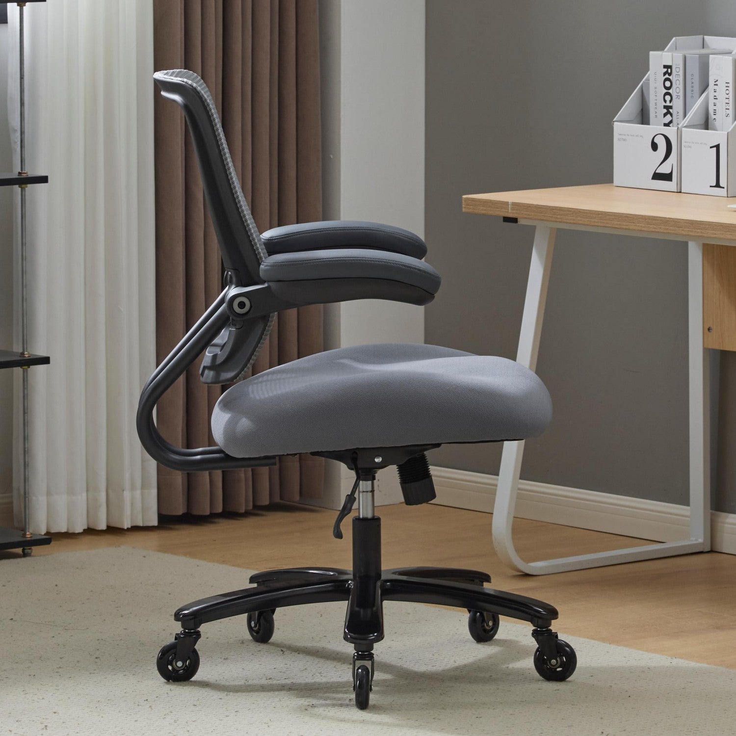 B1 Heavy Duty Chair 500lbs with Flip Armrests