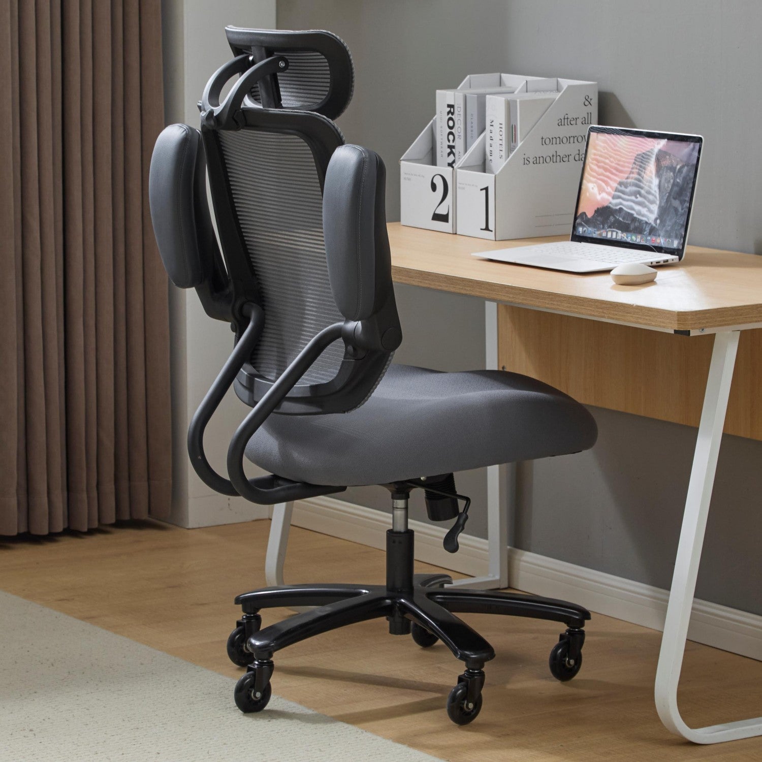 B1 Heavy Duty Chair 500lbs with Flip Armrests